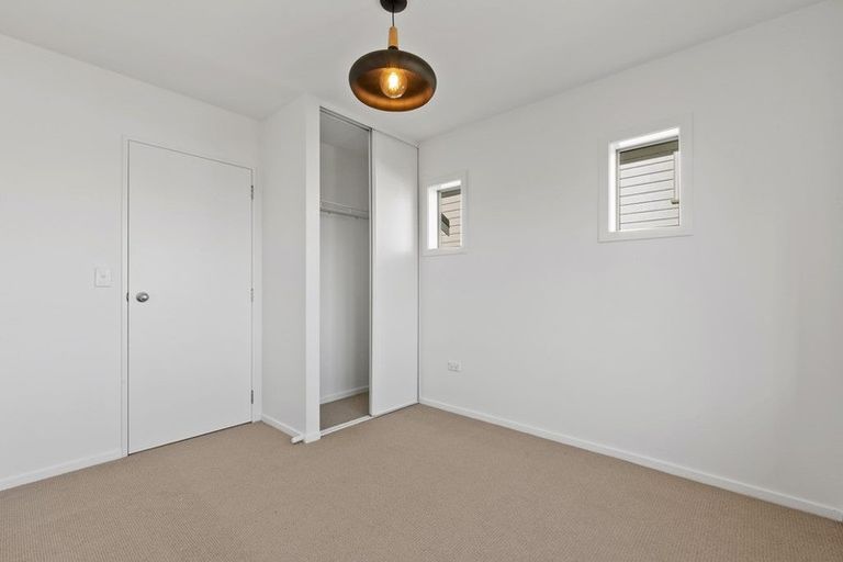 Photo of property in 2/6 John Jennings Drive, Oteha, Auckland, 0632