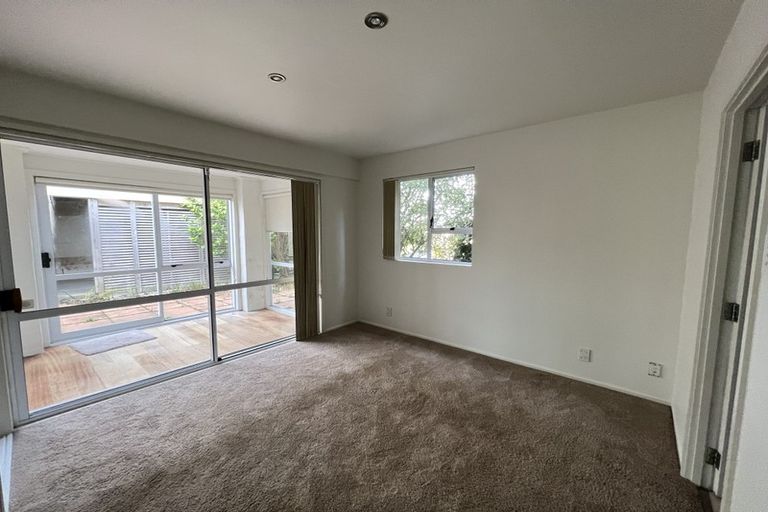 Photo of property in 48 Lyons Avenue, Murrays Bay, Auckland, 0630