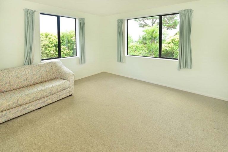 Photo of property in 2/81 Knights Road, Rothesay Bay, Auckland, 0630