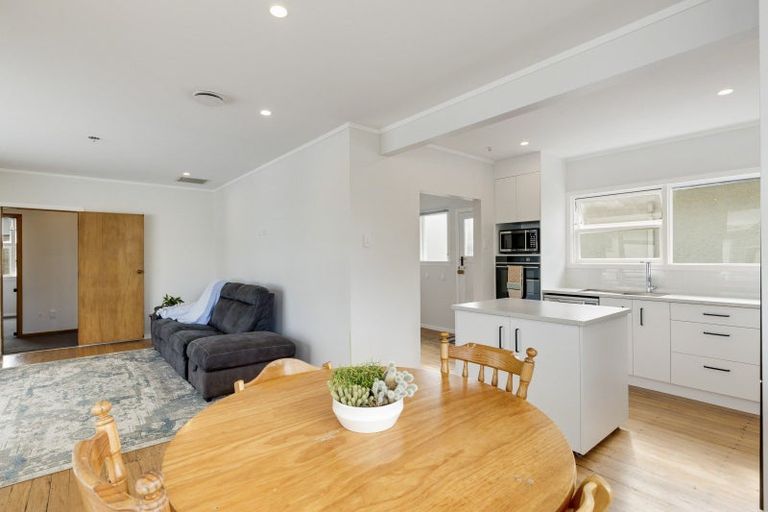 Photo of property in 15 Tarahua Road, Vogeltown, New Plymouth, 4310