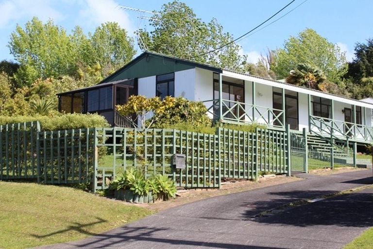 Photo of property in 1/6 Lyons Avenue, Murrays Bay, Auckland, 0630