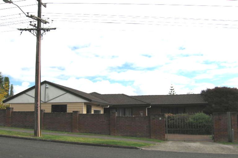 Photo of property in 5 Avonleigh Road, Green Bay, Auckland, 0604