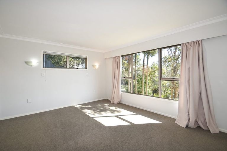 Photo of property in 24 Domain Crescent, Muriwai, Waimauku, 0881
