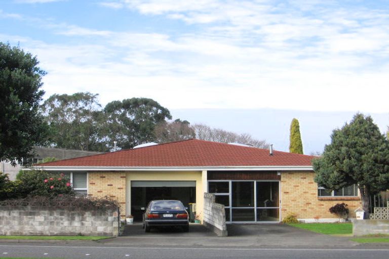 Photo of property in 42 Napier Road, Terrace End, Palmerston North, 4410