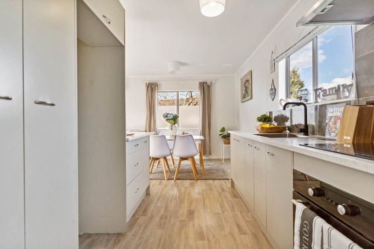 Photo of property in 2/22 Tamworth Close, Manurewa, Auckland, 2102