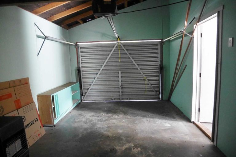 Photo of property in 32 Raekura Place, Redcliffs, Christchurch, 8081