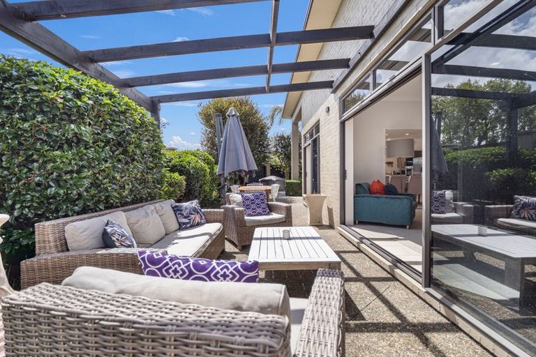 Photo of property in 2 Four Oaks Place, Pukekohe, 2120