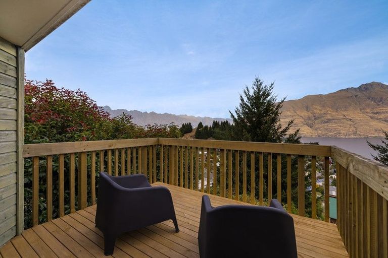 Photo of property in 2a Bird Place, Fernhill, Queenstown, 9300