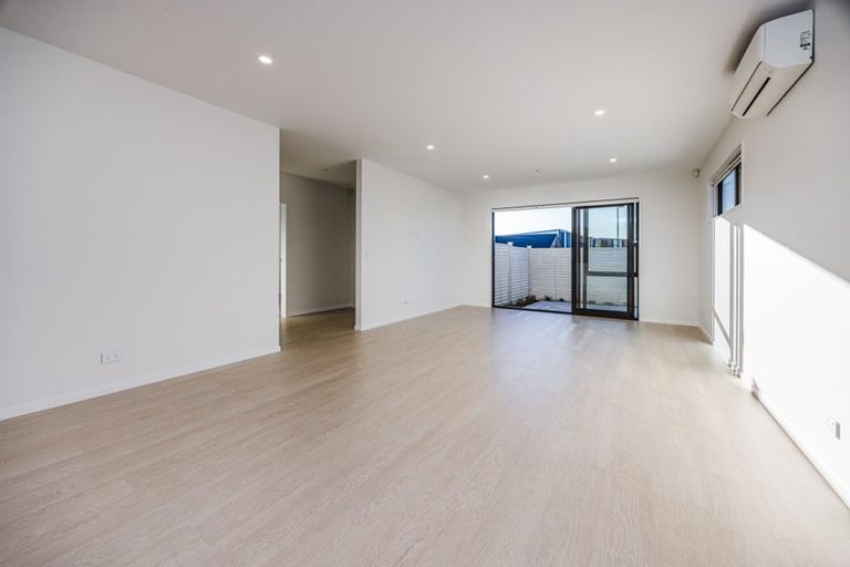 Photo of property in 126 Pepene Avenue, Takanini, 2112