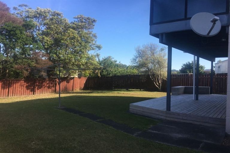 Photo of property in 19 Rosewarne Crescent, Glendene, Auckland, 0602