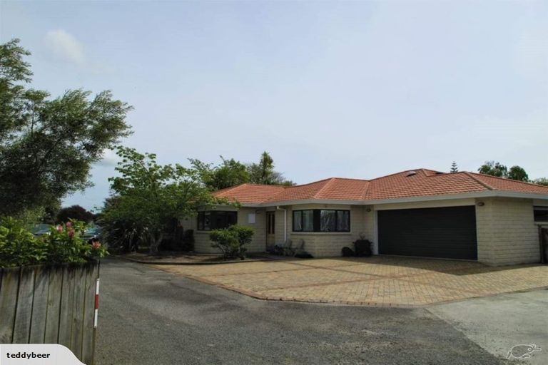 Photo of property in 15 Woburn Place, Takaro, Palmerston North, 4412