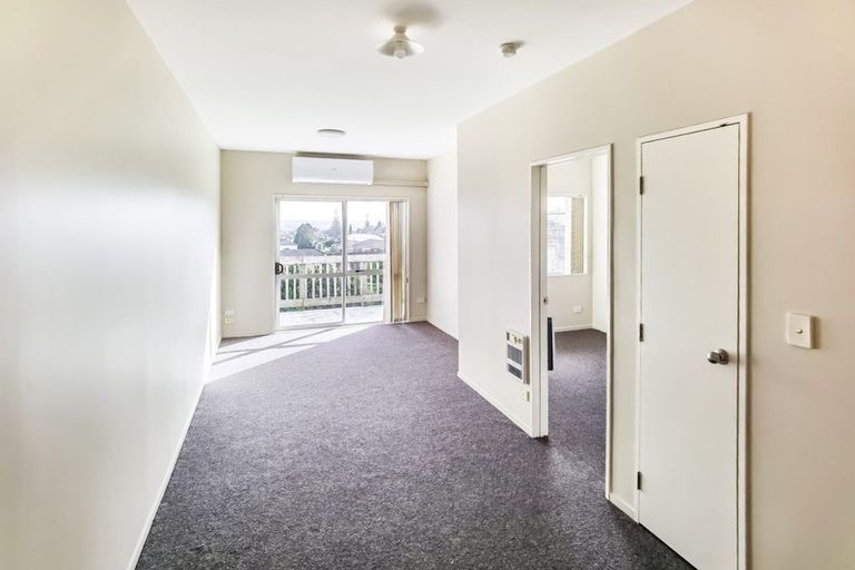 Photo of property in 17/242 Great North Road, Henderson, Auckland, 0612
