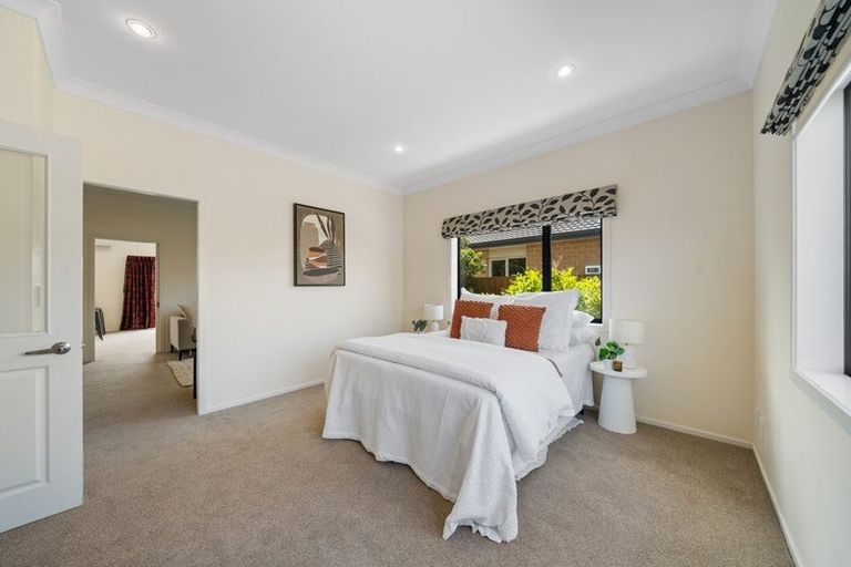 Photo of property in 12 Saint Vincent Terrace, Grenada Village, Wellington, 6037