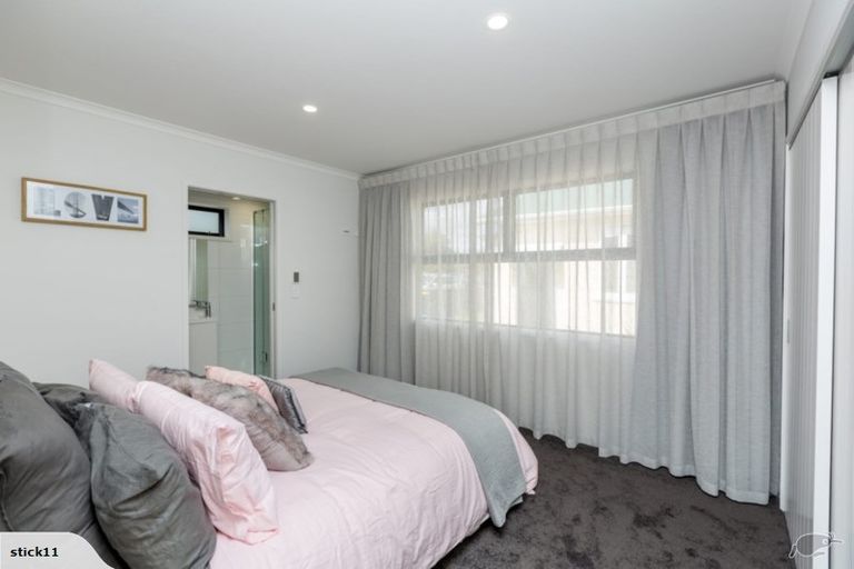 Photo of property in 77 Pendarves Street, New Plymouth, 4310