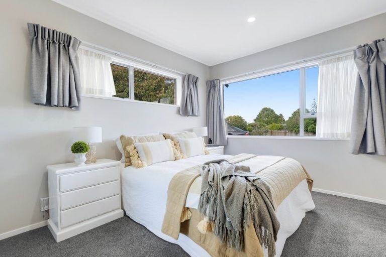 Photo of property in 66 Golfland Drive, Golflands, Auckland, 2013