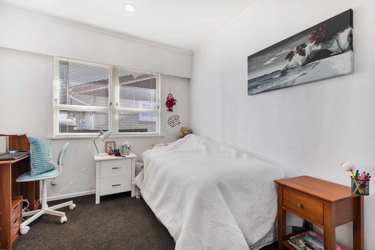 Photo of property in 128 Edgewater Drive, Pakuranga, Auckland, 2010