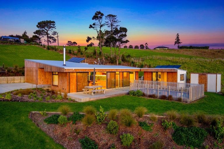 Photo of property in 94 Amreins Road, Waitakere, Henderson, 0782