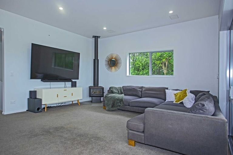 Photo of property in 1 Oceana Drive, Welcome Bay, Tauranga, 3175