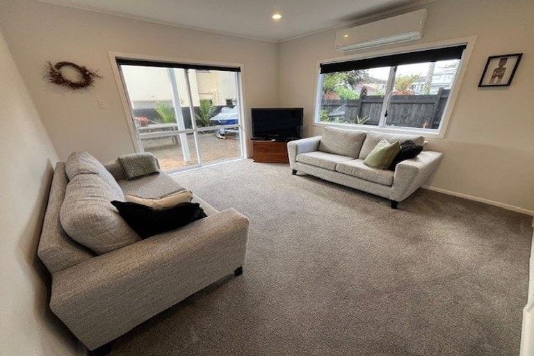 Photo of property in 49b The Esplanade, Eastern Beach, Auckland, 2012