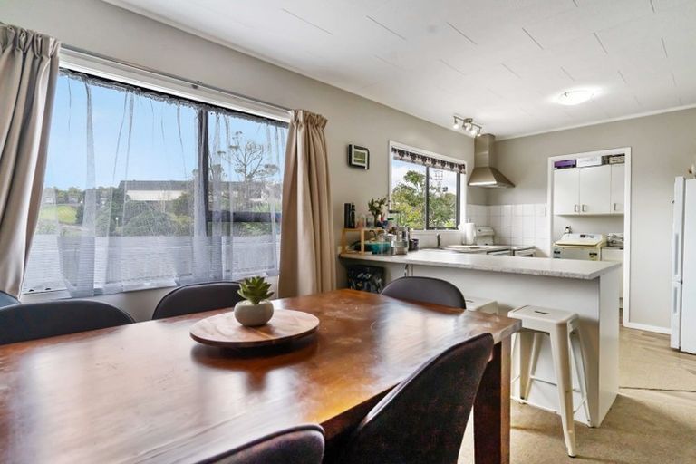Photo of property in 2/20 Landsdale Place, Massey, Auckland, 0614