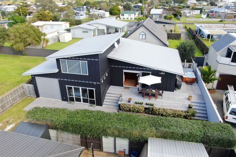 Photo of property in 405b Ocean Road, Whangamata, 3620