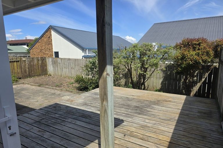 Photo of property in 2/1 Tomintoul Place, Highland Park, Auckland, 2010