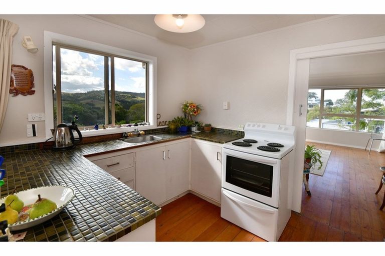 Photo of property in 8 Ocean View Road, Hatfields Beach, Orewa, 0931