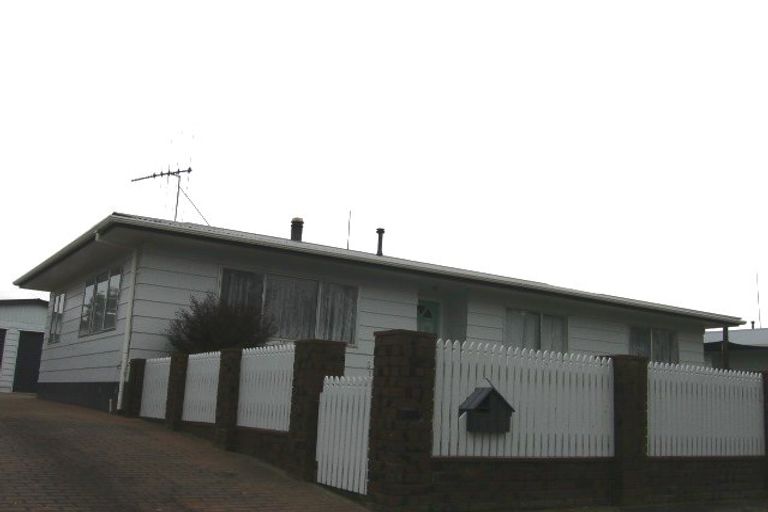 Photo of property in 27 Rosedale Crescent, Cloverlea, Palmerston North, 4412