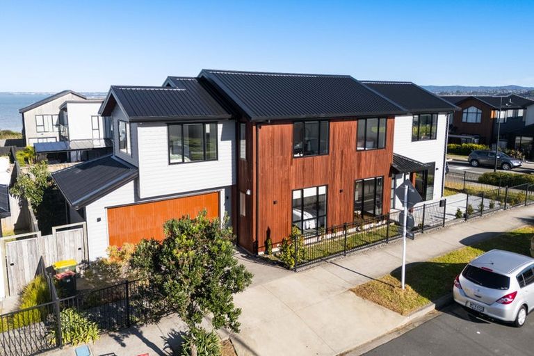 Photo of property in 2 Picnic Point Road, Hobsonville, Auckland, 0616