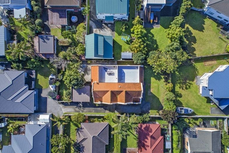 Photo of property in 16b Bermuda Place, One Tree Point, 0118