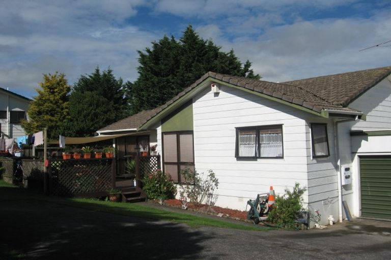 Photo of property in 6a Acland Place, Botany Downs, Auckland, 2010