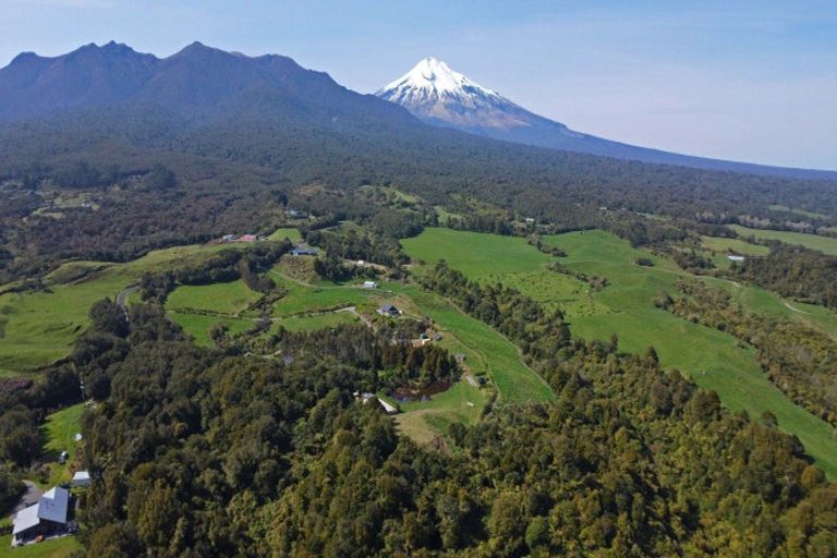 Photo of property in 828 Dover Road, Okato, New Plymouth, 4374