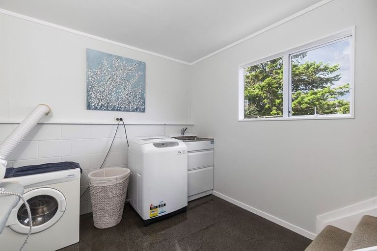 Photo of property in 2/94 Nigel Road, Browns Bay, Auckland, 0630