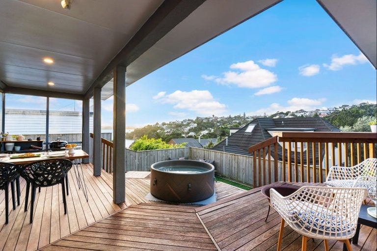 Photo of property in 2/87 Island Bay Road, Beach Haven, Auckland, 0626