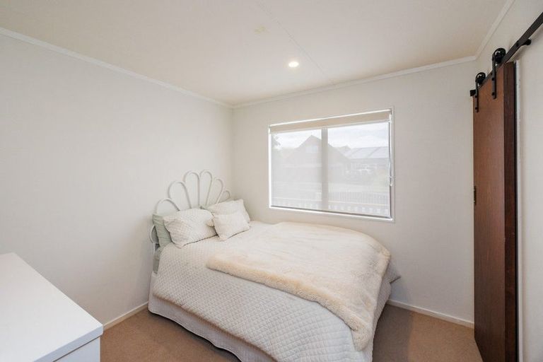 Photo of property in 35 Acacia Street, Kelvin Grove, Palmerston North, 4414