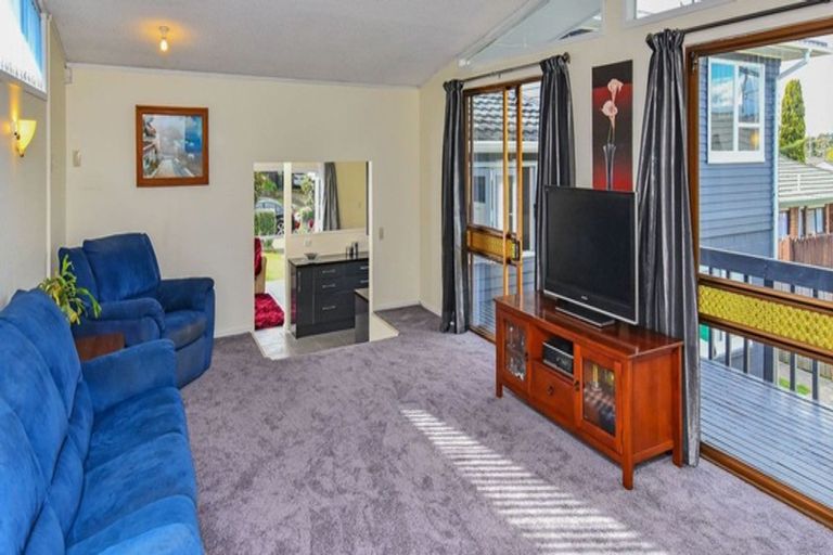 Photo of property in 10 Sunnypark Avenue, Rosehill, Papakura, 2113