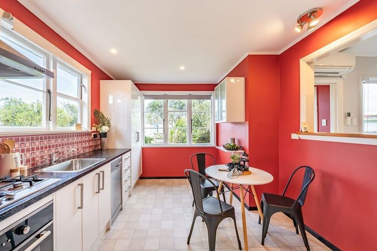 Photo of property in 18 Atiawa Crescent, Waiwhetu, Lower Hutt, 5010