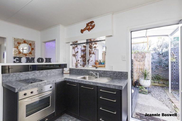 Photo of property in 16 Carow Street, Palmerston North, 4410