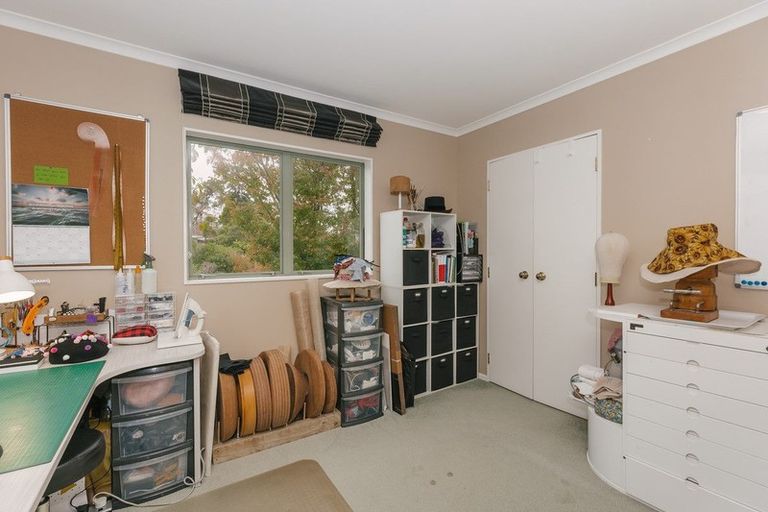 Photo of property in 8a Williams Terrace, Fitzherbert, Palmerston North, 4410