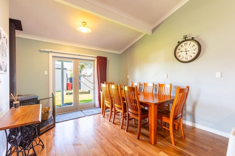 Photo of property in 16 Ross Street, Woodville, 4920