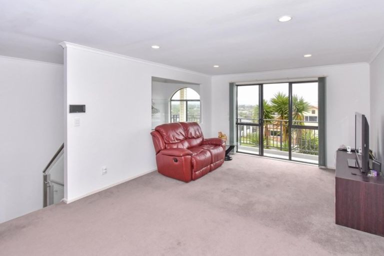 Photo of property in 55 Saralee Drive, Manurewa, Auckland, 2105