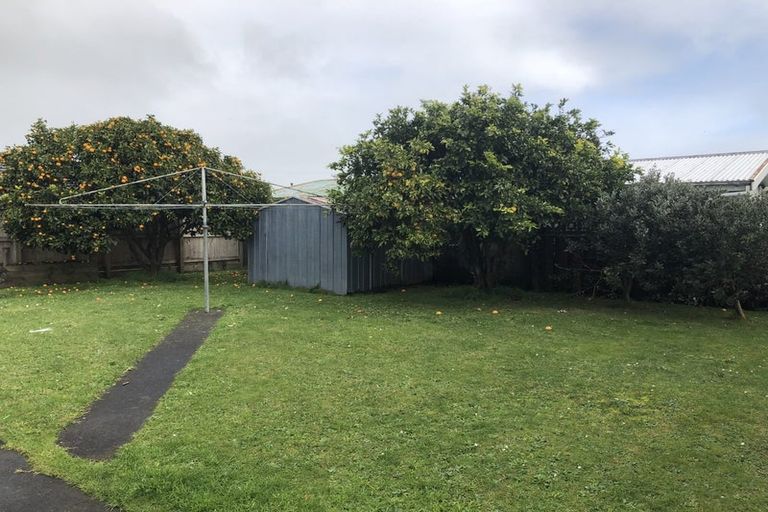 Photo of property in 12 Riversdale Drive, Merrilands, New Plymouth, 4312