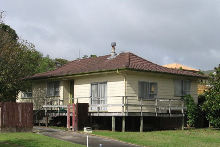 Photo of property in 46 Claverdon Drive, Massey, Auckland, 0614