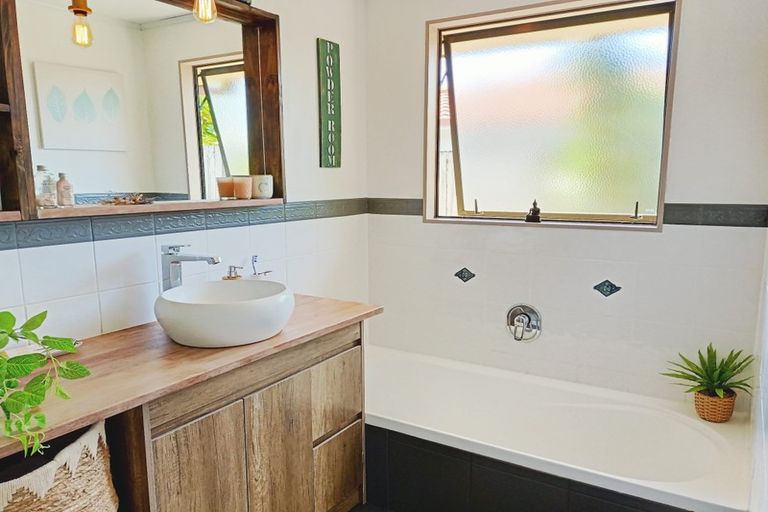 Photo of property in 42 Katerini Grove, Papamoa Beach, Papamoa, 3118