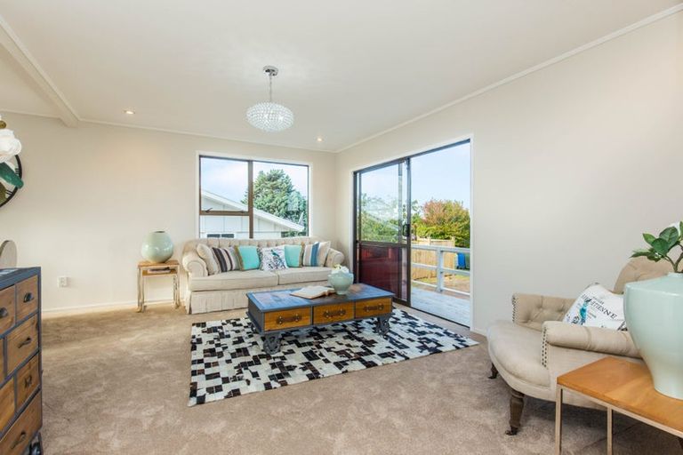 Photo of property in 162 Luckens Road, West Harbour, Auckland, 0618