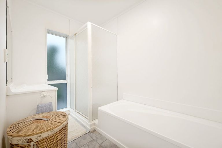 Photo of property in 9 Wattle Road, Sunnyvale, Auckland, 0612