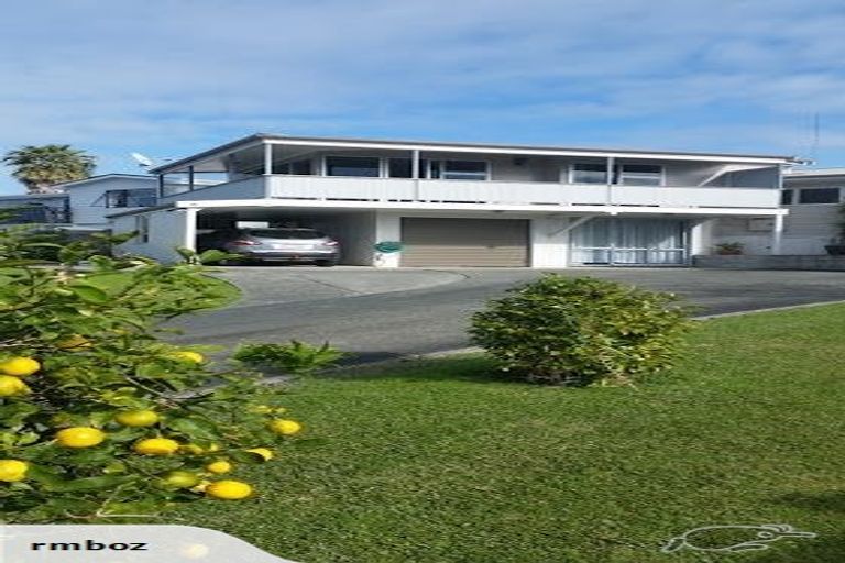 Photo of property in 20 Ngatira Place, Snells Beach, 0920