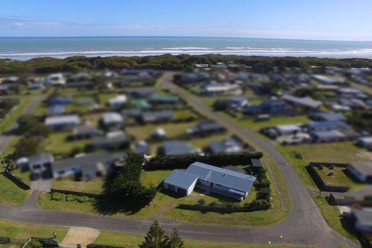 Photo of property in 24 Te Kiri Street, Himatangi Beach, Foxton, 4891