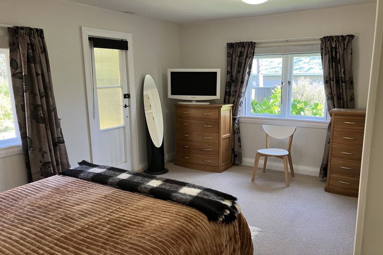 Photo of property in 8 Taungata Road, York Bay, Lower Hutt, 5013