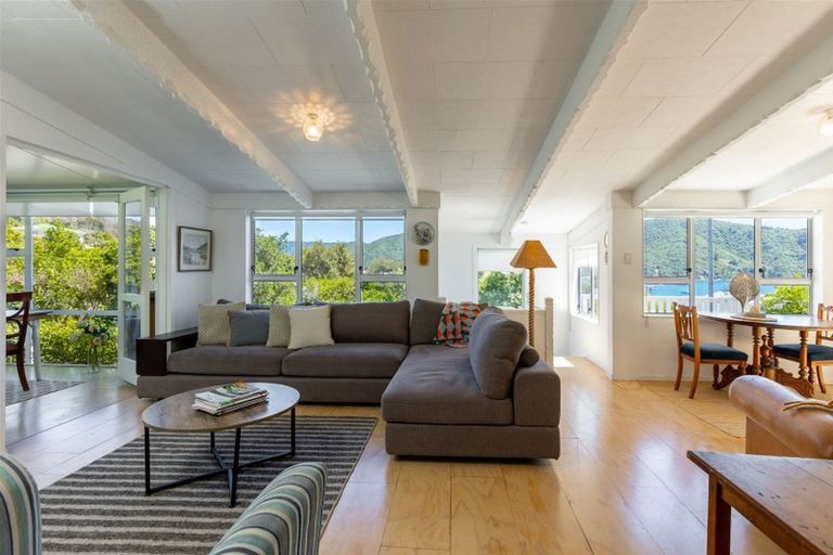 Photo of property in 4 Amelia Crescent, Waikawa, Picton, 7220